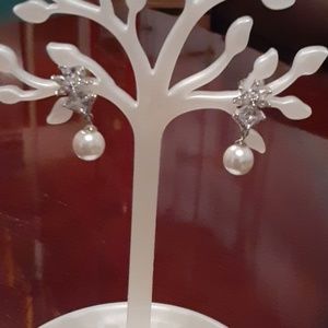 NWT- Cubic Zirconia Flower Diamond Pearl Earrings